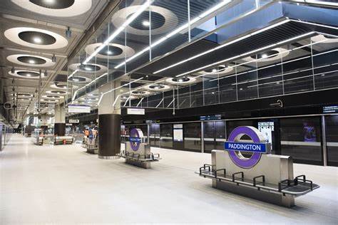 Crossrail Elizabeth Line enterior